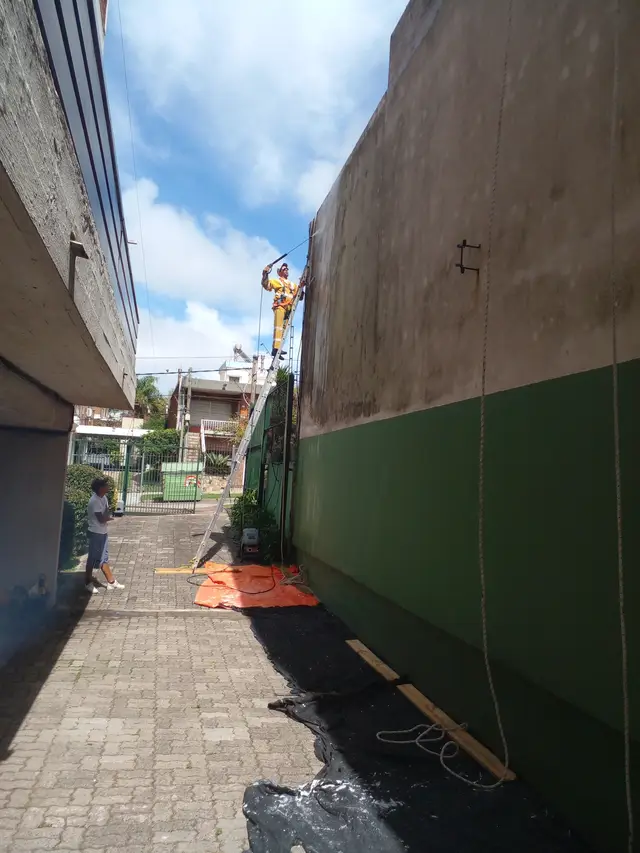 Medianera Calle Ambrosio Velazco -
